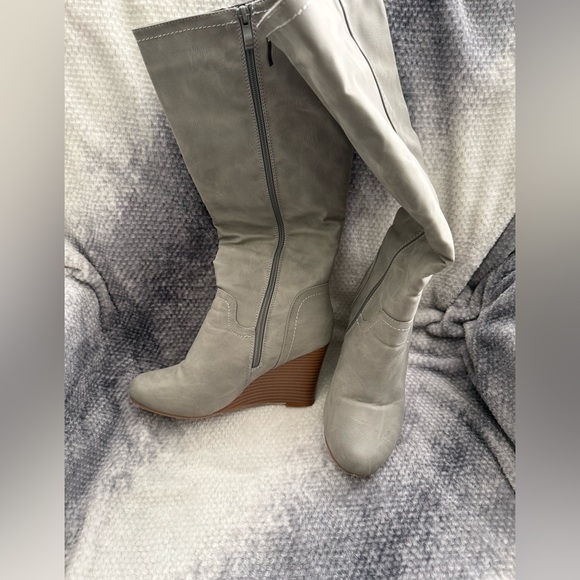 Women’s knee high boot wide calf - Picture 2 of 4